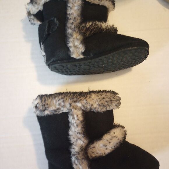 Two pair of toddler girl boots with Velcro closure Sz 6 - Picture 2 of 8